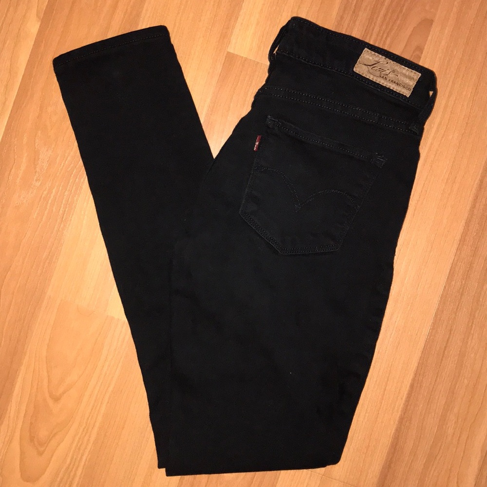 Levi Demi Curve Jeans 🌟